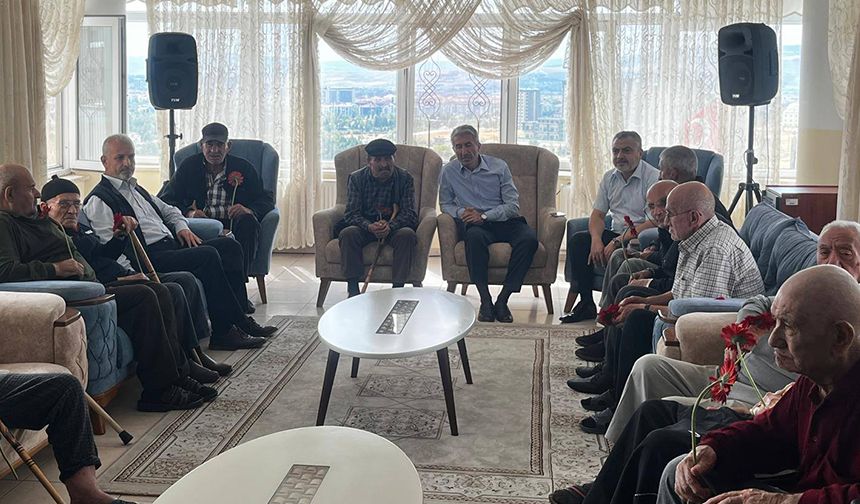 Çorum Akdağ Huzurevindeki asırlık çınarlar ziyaret edildi