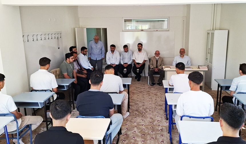 Isparta'da gençler Kur'an anlama programına başladı