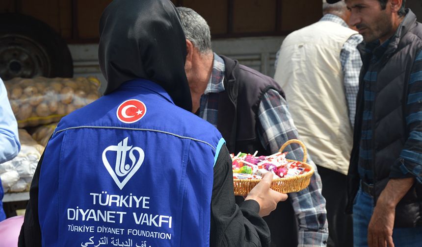 Semt pazarında Mevlid-i Nebi coşkusu