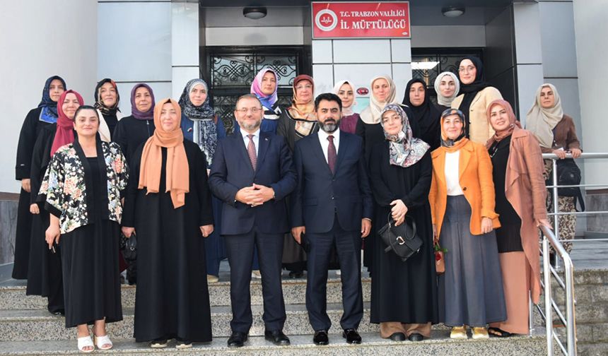 Trabzon'da kadınlardan Diyanet'e tam destek