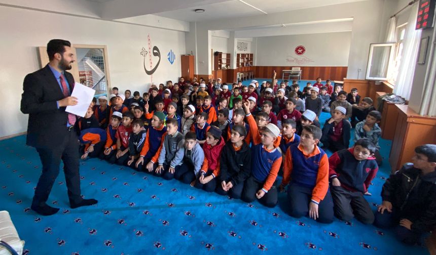 Yakutiye'de Hz. Peygamber izinde gençler yetişiyor