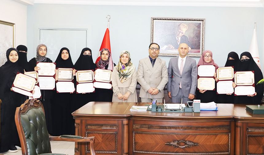 Doğubayazıt'ta hafızlar belgelerine kavuştu