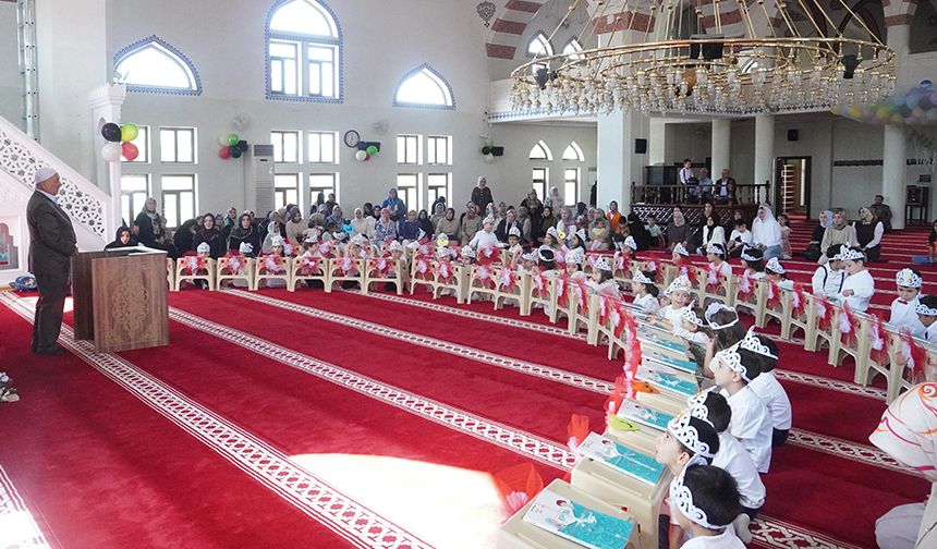 Aksaray’da minikler camide ders yaptı