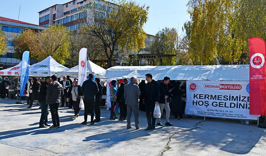 Ardahan'da Gazze yararına kermes açıldı