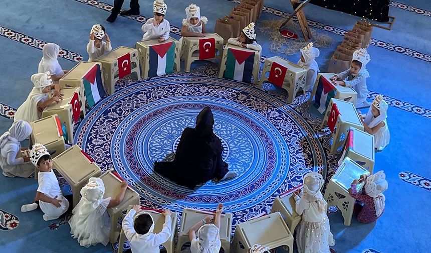 Bodrum'da minikler 'besmele' çekti