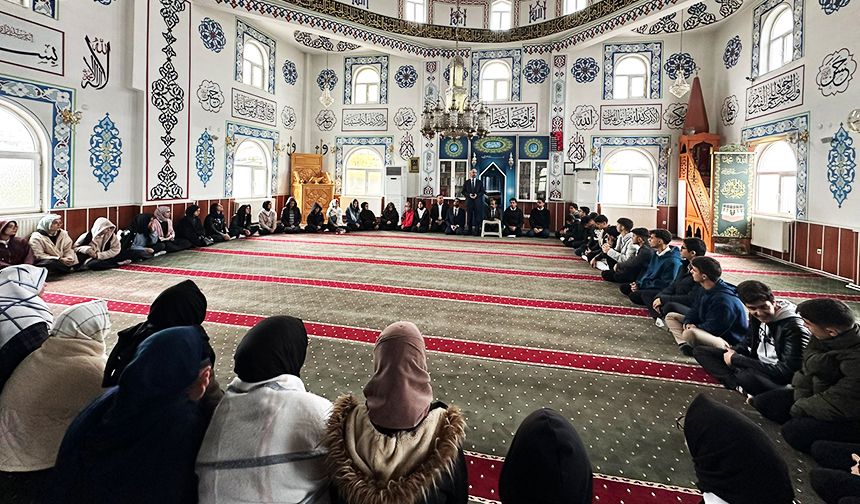 Van'da öğrenciler camide buluştu