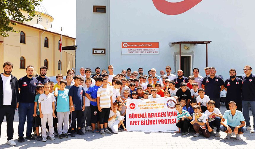 Denizli'de öğrencilere "Afet Bilinci Eğitimi" verildi