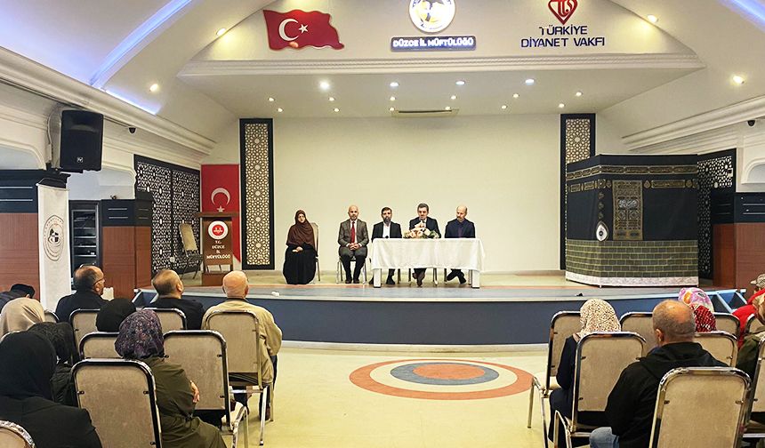 Düzce'de umre semineri düzenlendi