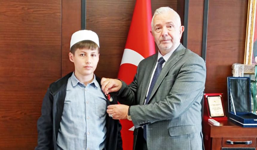 Türkiye ikincisi hafız ödüllendirildi