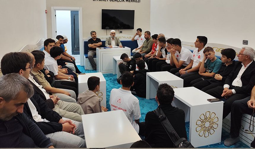 Malatya'da gençler camide buluştu