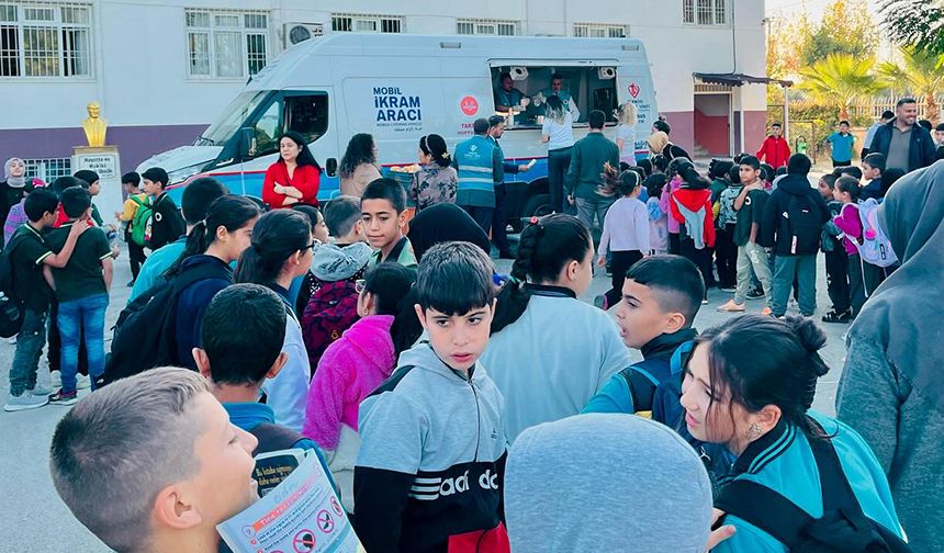 Müftülükten öğrencilere sıcak ikram