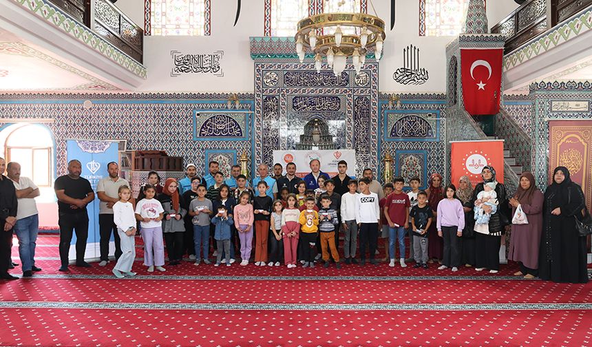 TDV, Elbistan ve Pazarcık'ta 100 aileye alışveriş kartı dağıttı