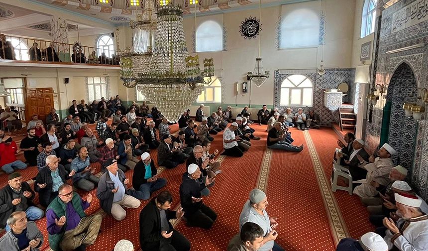 Yakakent'te Hoca Ali Efendi dualarla anıldı