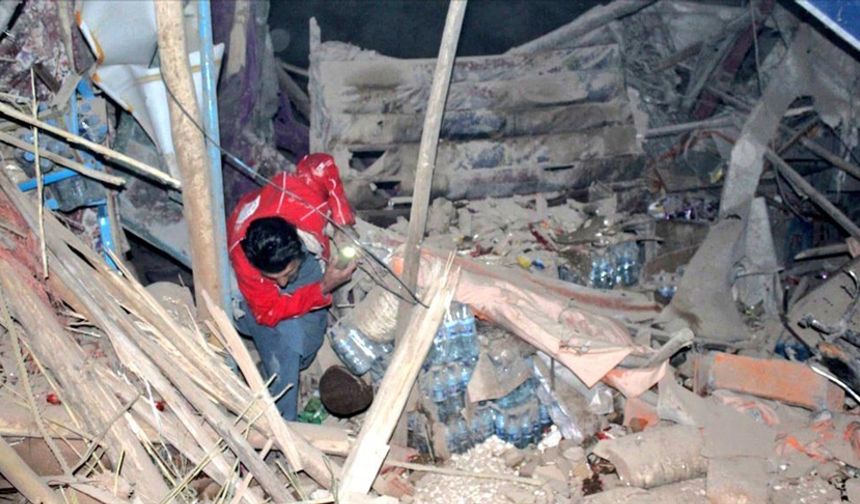 Afganistan'da meydana gelen 6,3 büyüklüğündeki depremde hayatını kaybedenlerin sayısı 27'ye çıktı