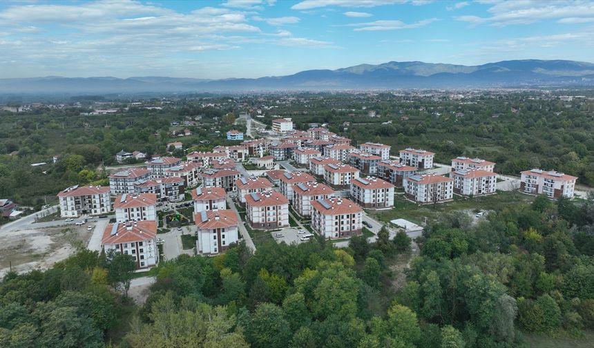 Bakan Kurum, TOKİ ile Düzce'de ev sahibi olan vatandaşların görüntülerini paylaştı: