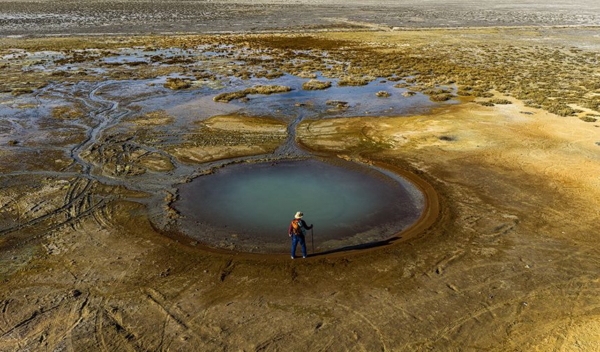 Tuz Gölü havzasında yer alan soğuk su gayzeri dikkat çekiyor
