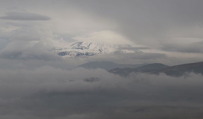 Aras Dağları sisler altında görüntülendi