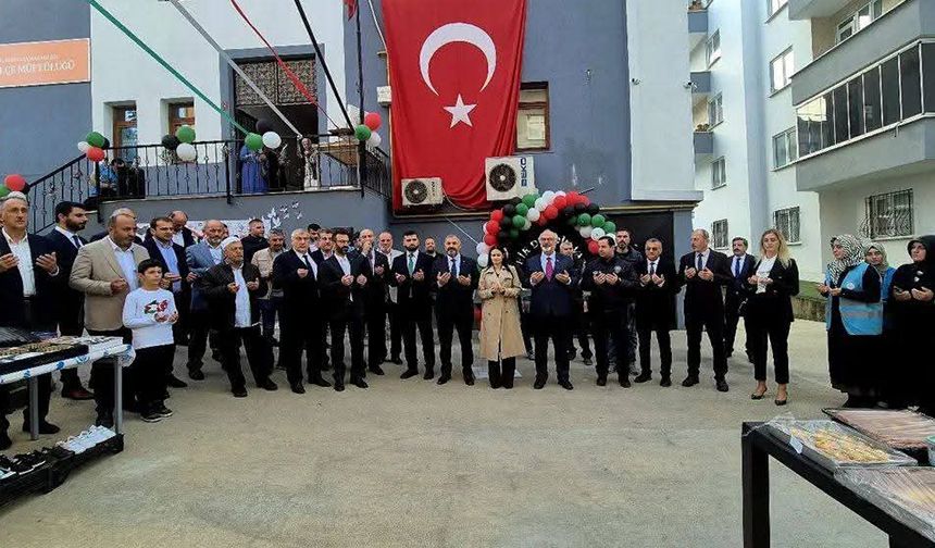 Arsin'de Filistin yararına "Hayır Çarşısı" açıldı