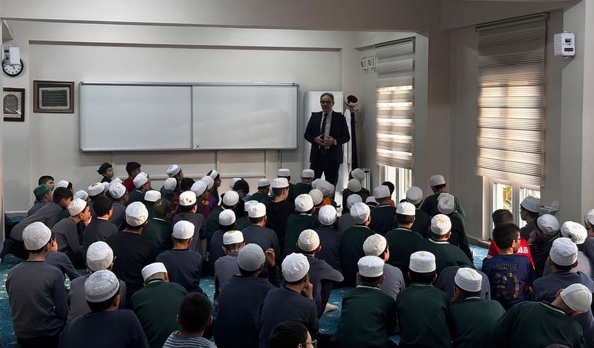 Müftü Kayhan, Kur'an kursu öğrencileriyle buluştu