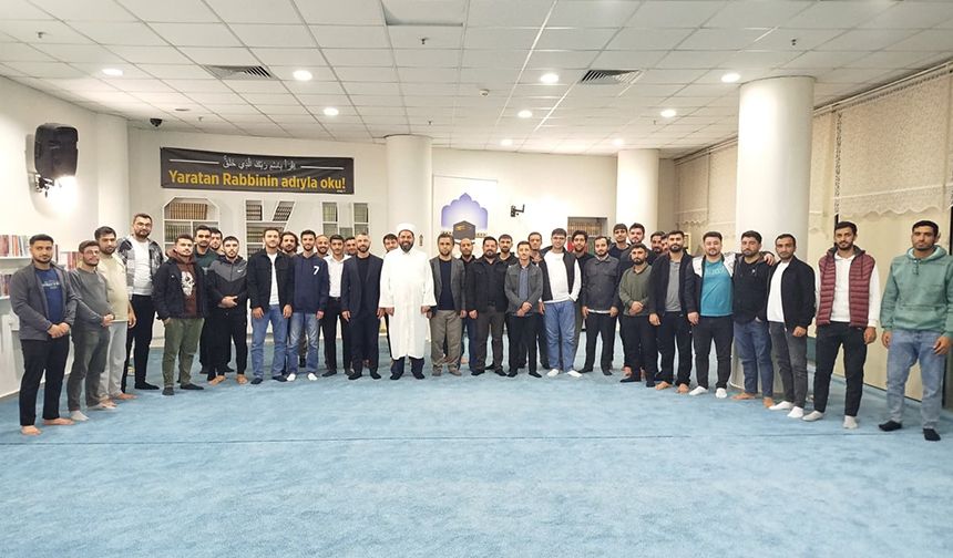 Bağlar'da gençler mescitte buluştu