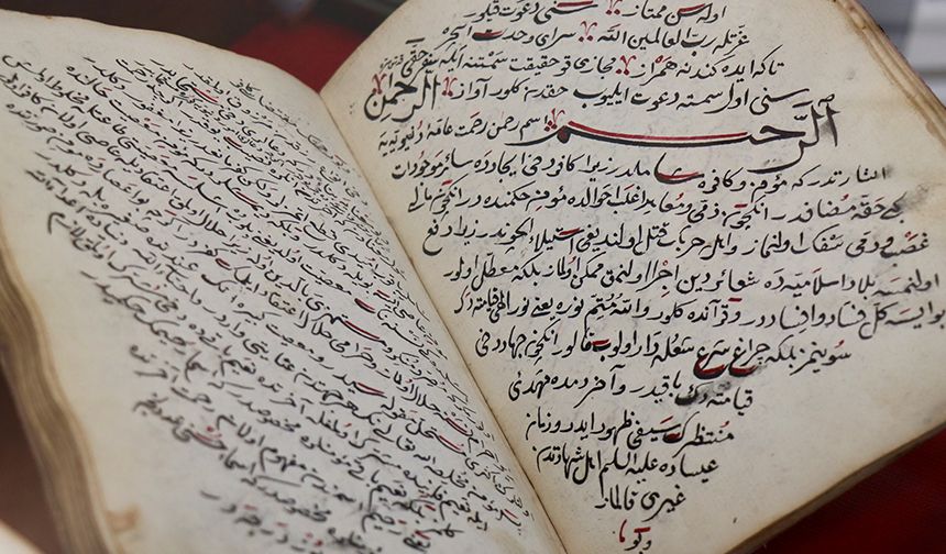 "Balkanlar'dan Bursa'ya Hatt-ı İrşad: İsmail Hakkı Bursevi Yazma Eserler Sergisi" açıldı