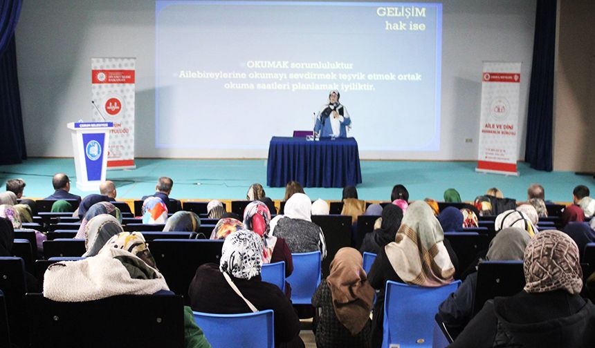 Çorum’da "Ailede Merhamet" konferansı düzenlendi