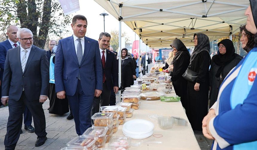 Düzce'de Filistin yararına 'Hayır Çarşısı' kuruldu