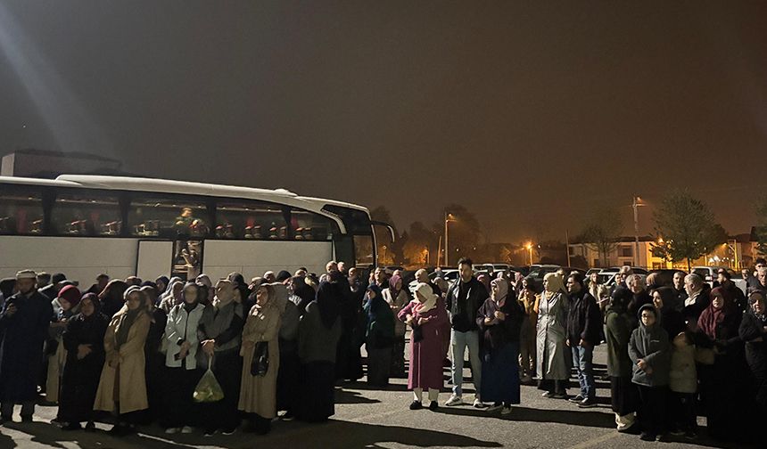 Düzceli umreciler dualarla yola çıktı