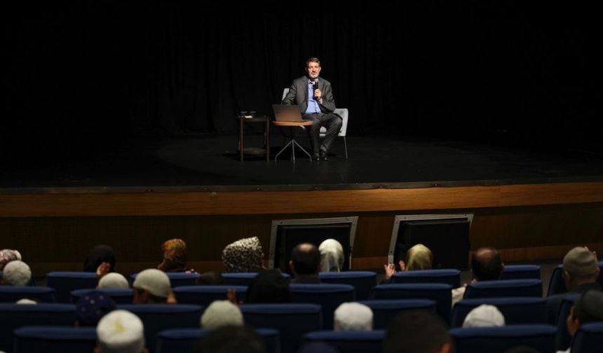 Esenler’de "Rasulullah’ın İzinde Bir Hayat" semineri