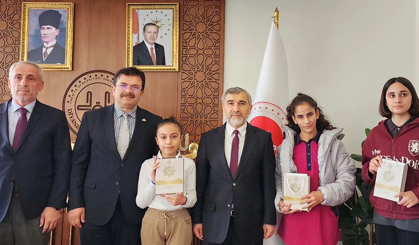 Eskişehir'de "Ben, Ailem ve Peygamberim" kompozisyon yarışmasının ödülleri verildi
