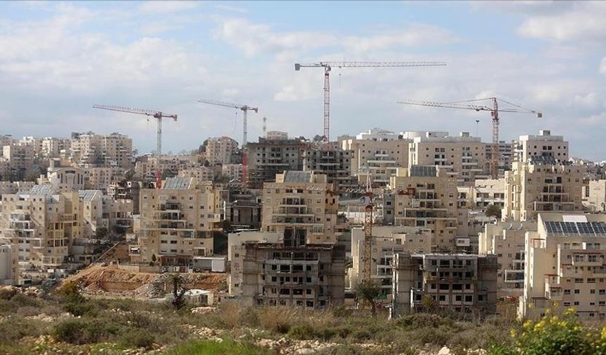 İİT, İşgalcilerin işgal altındaki Batı Şeria'da yasa dışı 356 konutu inşa planını kınadı