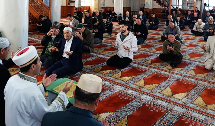 İvrindi'de vefat eden öğretmenler anıldı