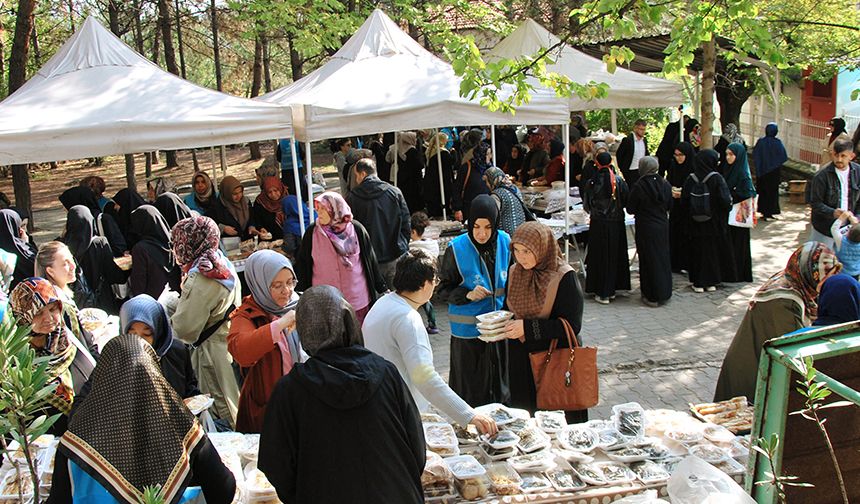 Karabük'teki 'Hayır Çarşısı'na yoğun ilgi