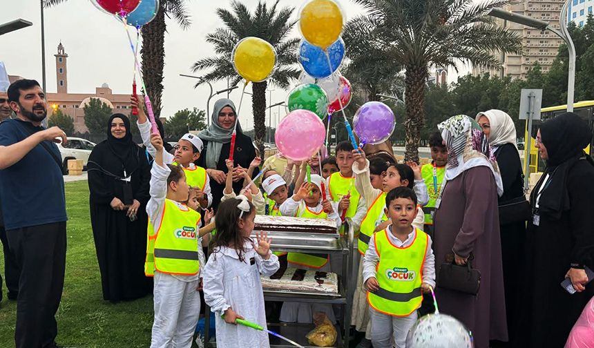 Minik umreciler Mekke'de buluştu