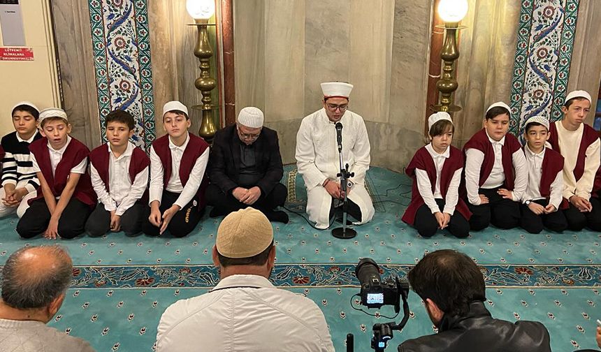 Muradiye Camii'nde çocuklar program icra etti