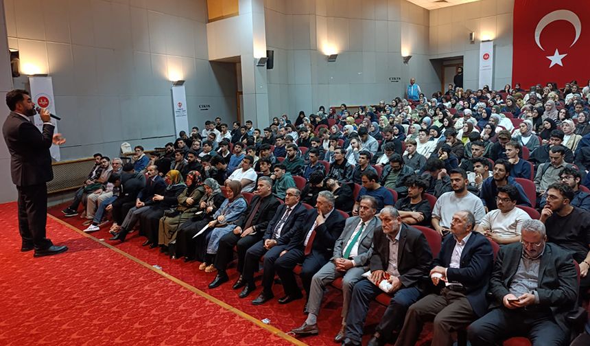 Trabzon'da gençler, din görevlileriyle okuyor