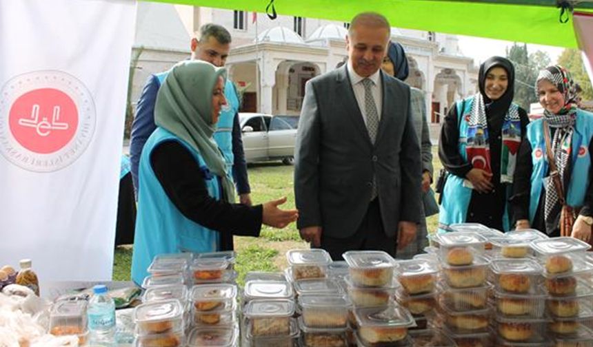 Osmaniye'de Gazze yararına "Hayır Çarşıları" kuruldu