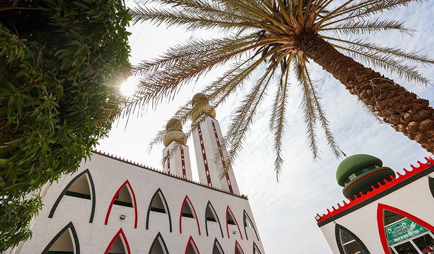 Senegal'de bir din aliminin rüyası üzerine inşa edilen "gökten inen" İlahiyat Camisi