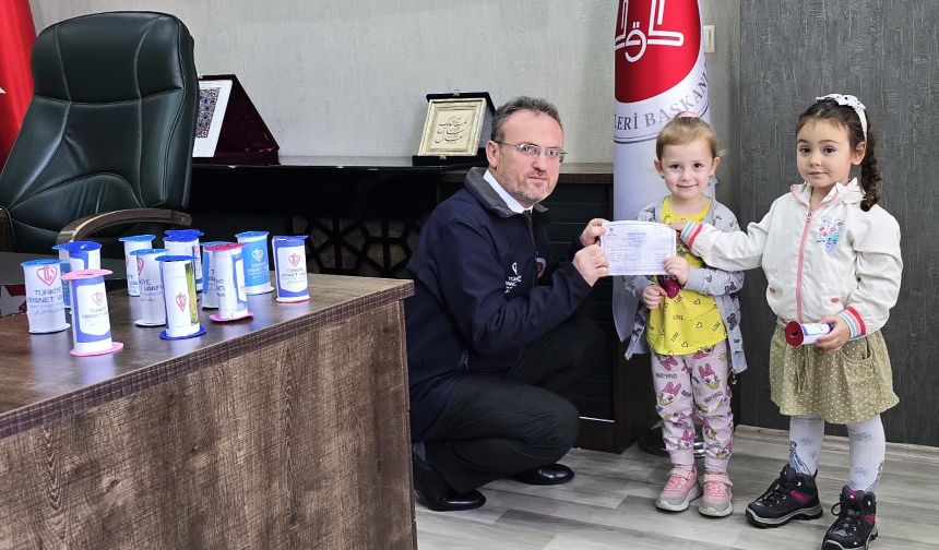 Sinoplu minikler yetim kardeşlerini unutmadı