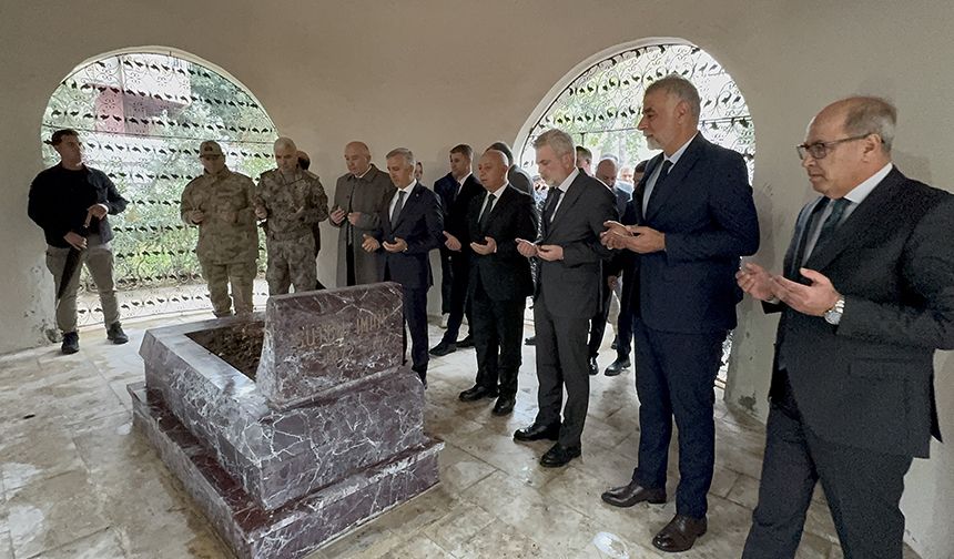 Sütçü İmam vefatının 103. yılında kabri başında anıldı