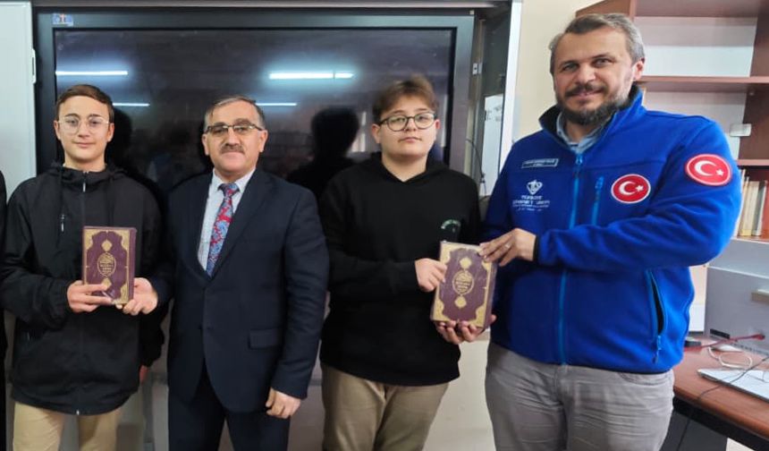 Araklı'da öğrencilere Kur'an hediye edildi