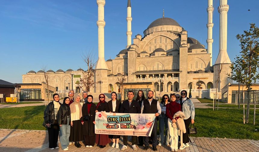 Üniversiteli gençler kültür gezisiyle moral buldu