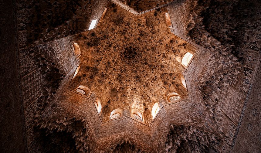 DÜNYA MİRASI EL HAMRA SARAYI