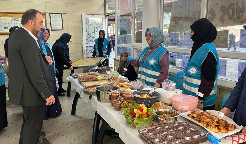 Rize'de açılan hayır çarşısı'na büyük ilgi