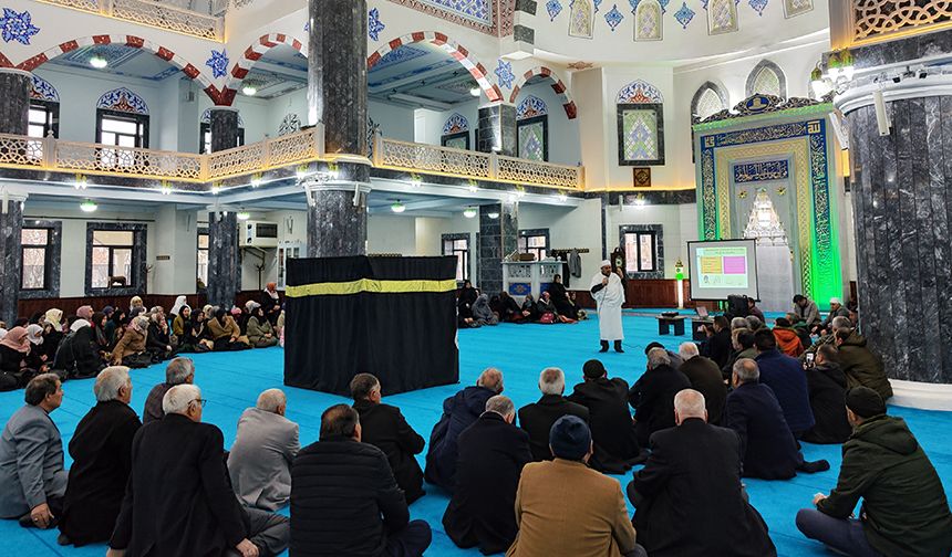 Ağrı'da umreciler bilgilendirildi