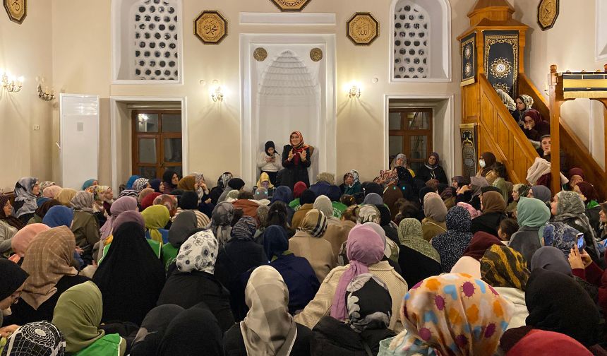 Nasuh Paşa Külliyesi'nde kadınlar Regaib gecesini ihya etti
