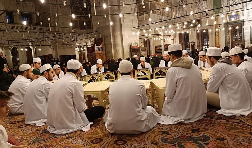 Bağcılarlı gençler Fatih Camii'nde buluştu