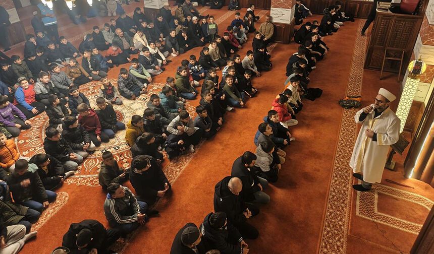 Havran'da gençler camide buluştu