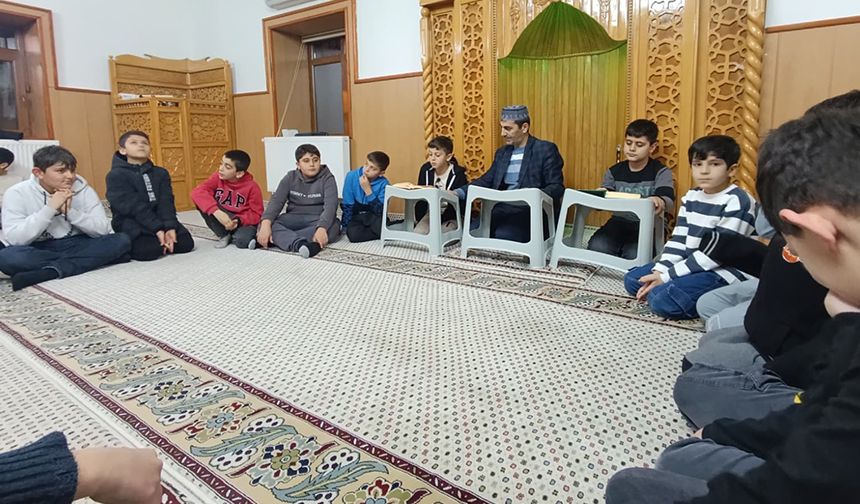 Bingöl'de çocuklar camide buluştu