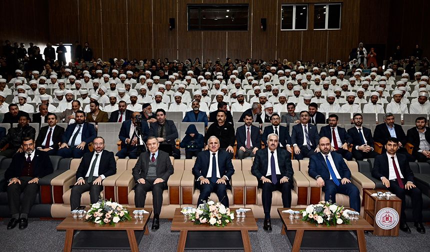 Diyarbakır'da 3. dönem aday din görevlileri mezun oldu